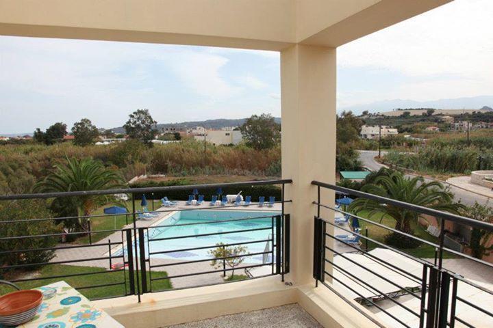 Alfa Hotel Apartments Йеранион Номер фото