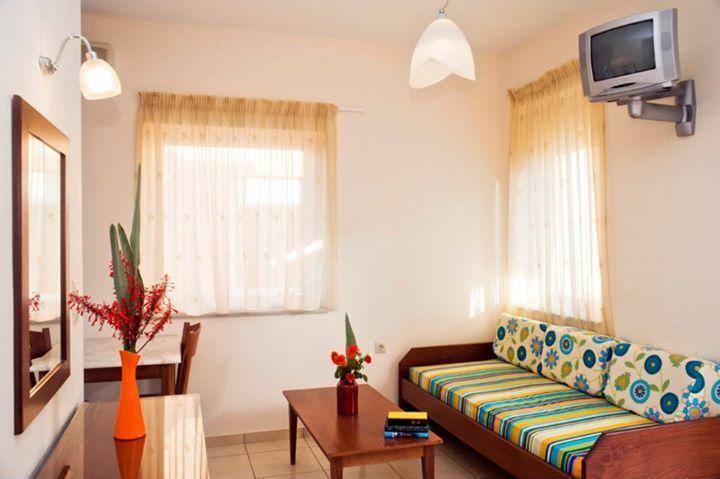 Alfa Hotel Apartments Йеранион Номер фото