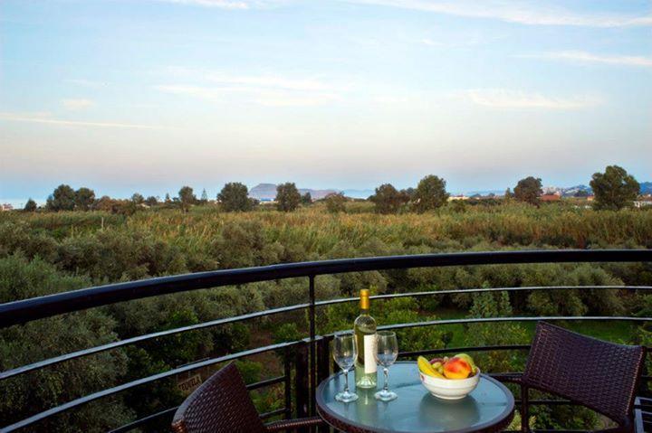 Alfa Hotel Apartments Йеранион Экстерьер фото