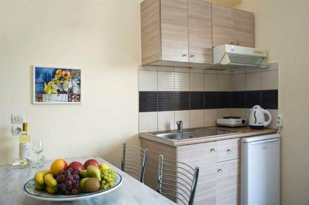Alfa Hotel Apartments Йеранион Экстерьер фото