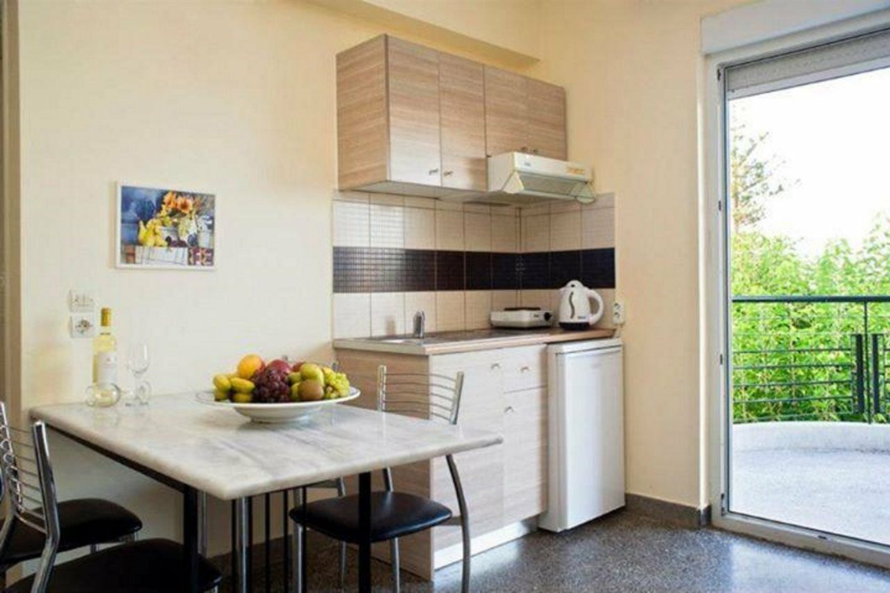 Alfa Hotel Apartments Йеранион Экстерьер фото